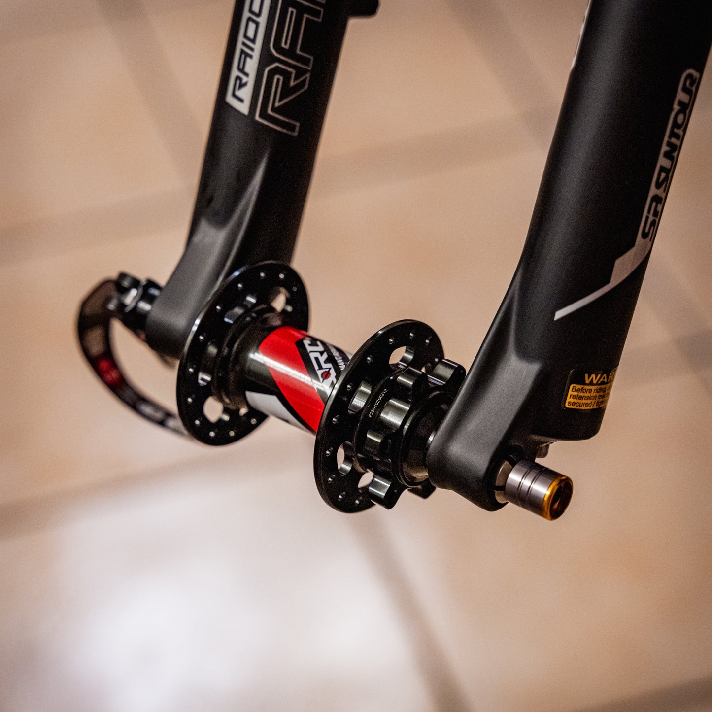 PACK OFERTA Horquilla Suntour 27.5" Raidon Aire 120mm + Maza ARC 15x100mm - Espiga recta